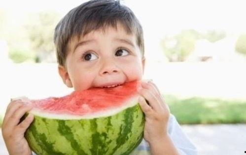 吃瓜大赛摸脖子,吃瓜大赛中的清凉一“摸”——揭秘摸脖子背后的趣味与智慧  第2张