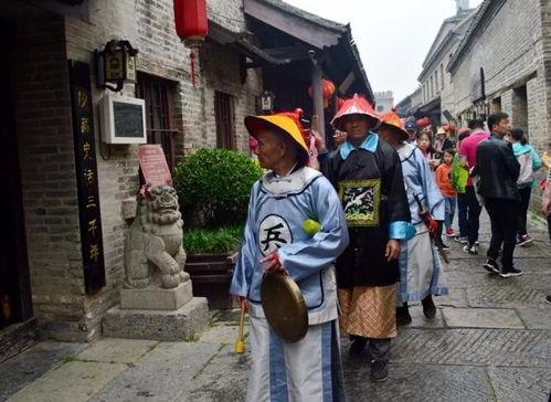 古镇吃瓜群众,揭秘民间生活百态 第3张 古镇吃瓜群众,揭秘民间生活百态 第3张